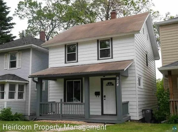 924 E 8th St - Duluth, MN 55805 - Home For Rent