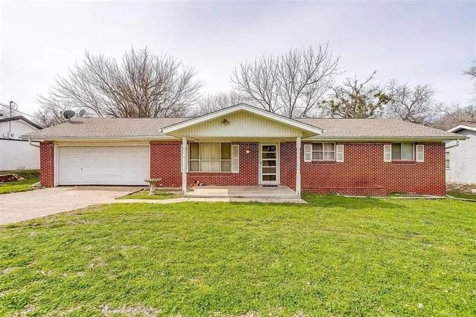 207 Case Street, Weatherford, TX 76086  625121113 for Sale