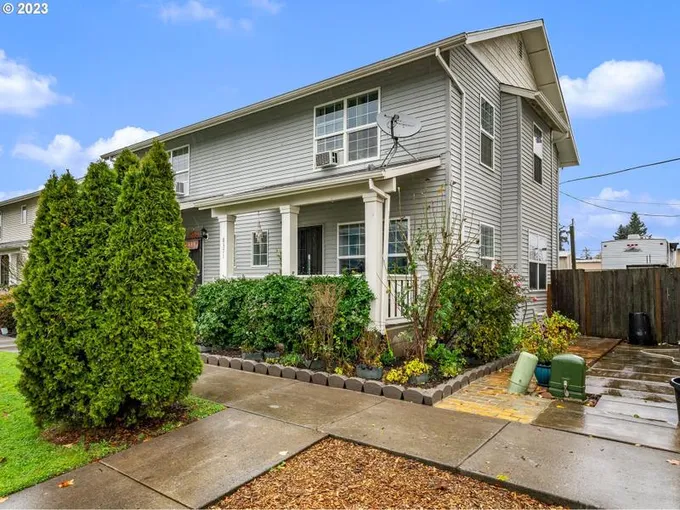 8371 SE LAMBERT ST, Portland OR 97266 for Sale