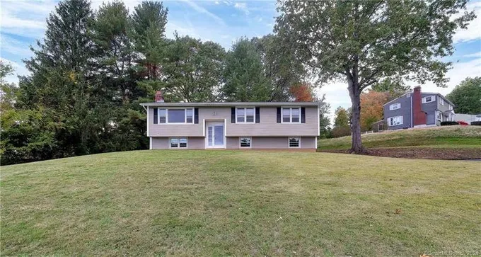 161 JENNIFER RD, Hamden, CT 06514 Single Family Residence For Sale  MLS# 170616924