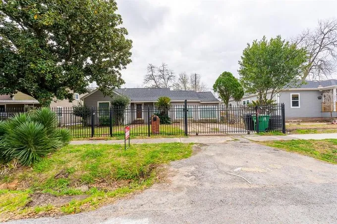 7614 Ilex St, Houston, TX 77012 for Sale