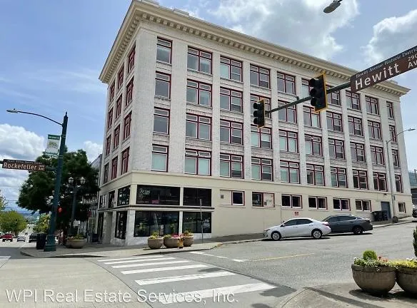 1804 Hewitt Ave - Everett, WA 98201 - Home For Rent