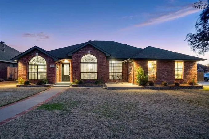 3200 Lancaster Lane, Wichita Falls, TX 76310 for Sale