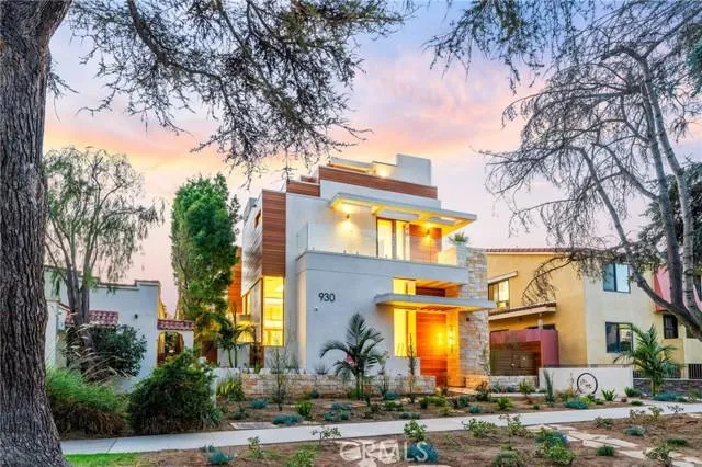 930 15th 2, Santa Monica CA 90403 for Sale