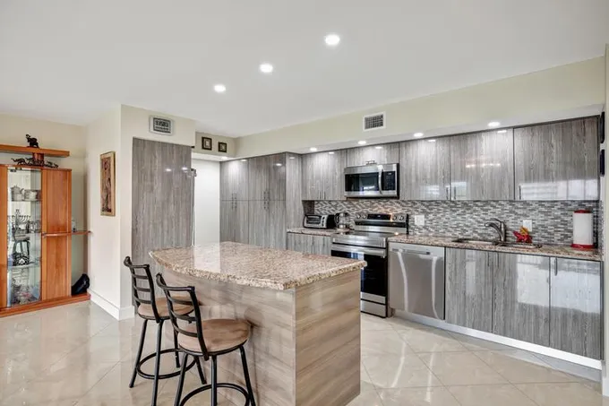 1301 Northeast 7th Street, Unit 318, Hallandale Beach, FL 33009 for Sale