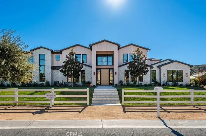24050 Hidden Ridge Rd, Hidden Hills, CA 91302 - MLS SR23229087 for Sale