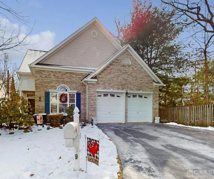 9 HOLLY MANOR CT, Helmetta, NJ 08828 Single Family Residence For Sale  MLS# 2407969R