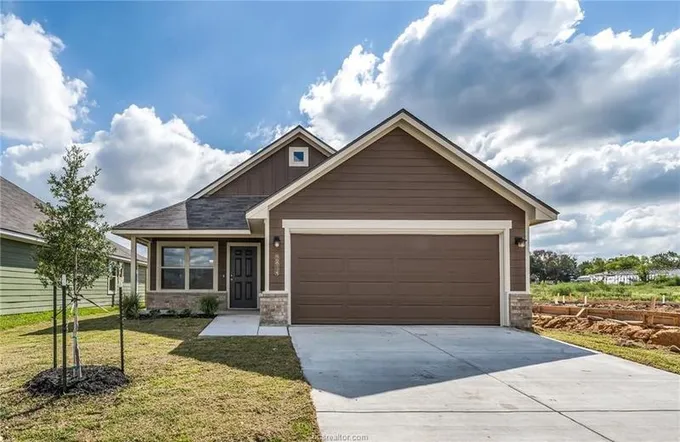 1106 Night Dew Avenue, Navasota, TX 77868 for Sale