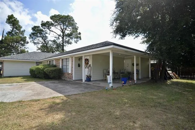 904 S 29th St. 2907 Ave H, Nederland, TX 77627 for Sale