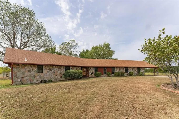 2804 S Roberta Rd, Out of State, TX 74701 for Sale