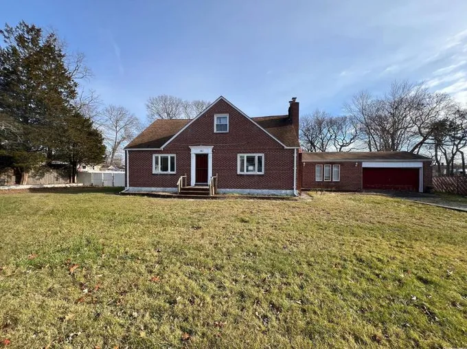 161 Coates Ave N, Holbrook, NY 11741 - MLS 3529077 for Sale