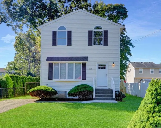 360 44th St, Copiague, NY 11726 - MLS 3509636 for Sale