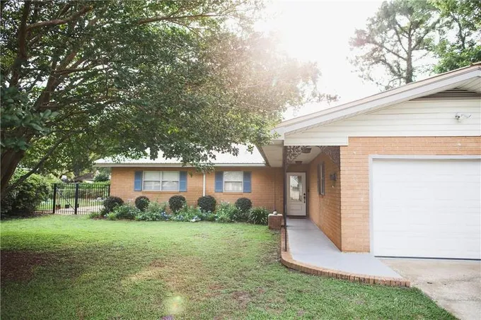 3251 DOGWOOD AVE, Brunswick, GA 31520 Single Family Residence For Sale  MLS# 1643983