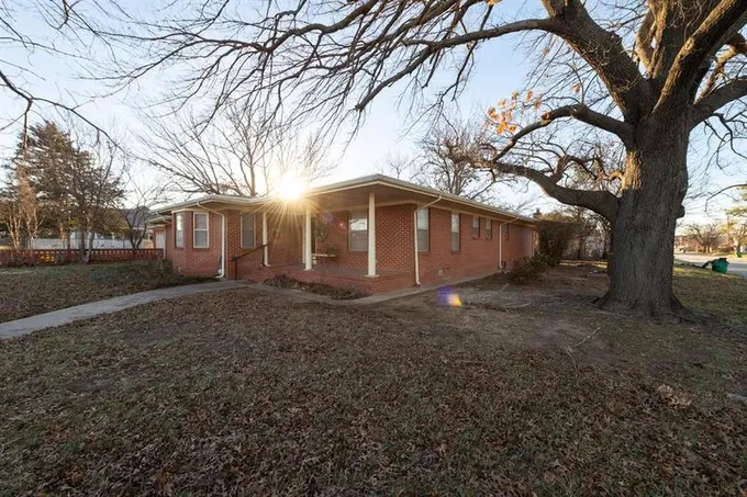 115 W Commerce, Henrietta, TX 76365 for Sale