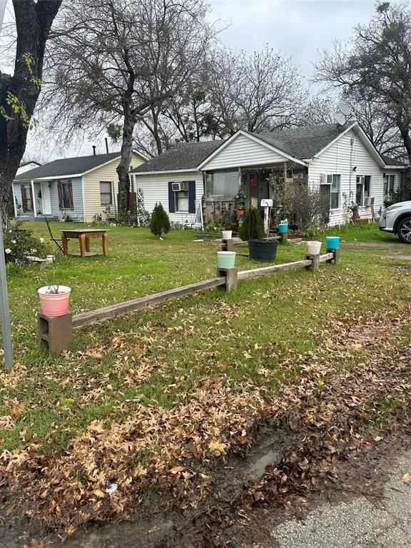 302 NW 14th St, Grand Prairie, TX 75050 for Sale