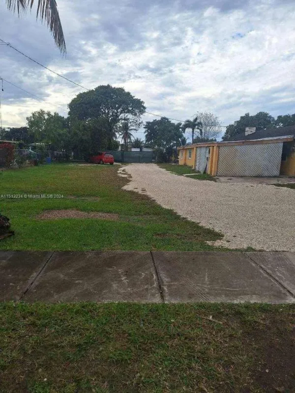 4136 SW 95TH AVE, Miami, FL 33165 Multi Family For Sale  MLS# A11513234