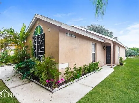 610 Cape Cod Cir - Valrico, FL 33594 - Home For Rent