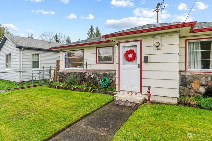1002 N 10th Avenue, Kelso, WA 98626  MLS# 2184325 for Sale