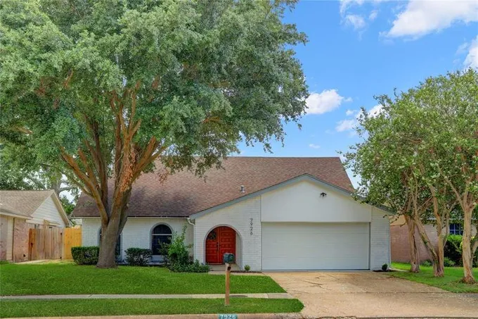 7926 Windy Creek Dr, Houston, TX 77040 for Sale