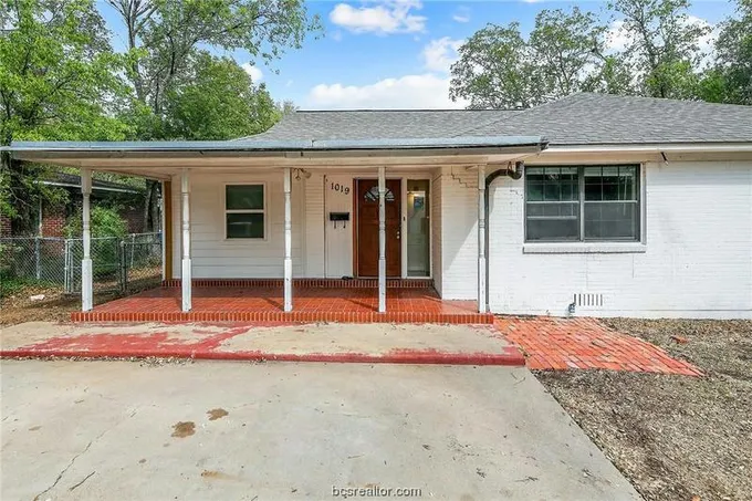 1019 HARRINGTON AVE, College Station, TX 77840 Single Family Residence For Sale  MLS# 24000696