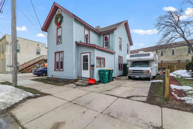 315 W FULTON ST, Edgerton, WI 53534 Single Family Residence For Sale  MLS# 1970213