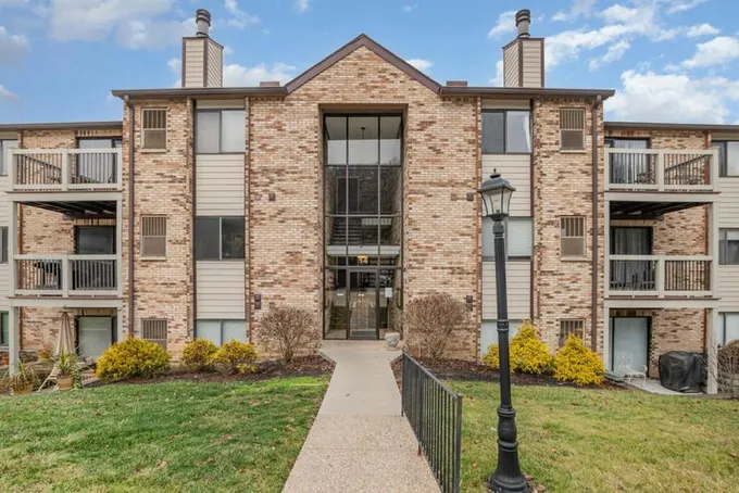14 WOODLAND HILLS DR STE 1, Southgate, KY 41071 Condominium For Sale  MLS# 619563