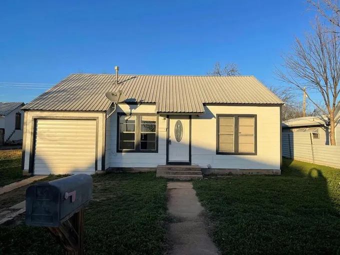 1302 N 9TH ST, Ballinger, TX 76821 Single Family Residence For Sale  MLS# 119660