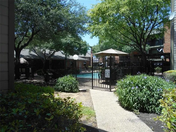 18333 Roehampton Drive, Unit 124, Dallas, TX 75252 for Sale