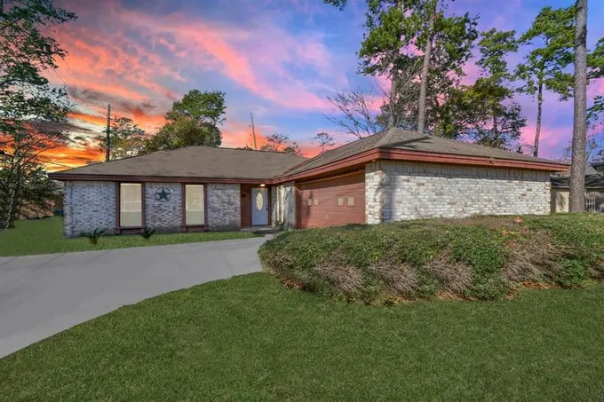 15907 Spinnaker Dr, Crosby, TX 77532 for Sale
