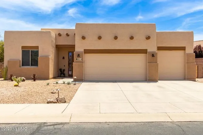 8214 N Sombrero Point Dr, Tucson, AZ 85743  MLS# 22401740 for Sale