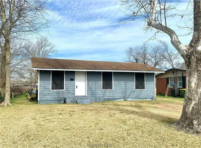 1002 W 9TH ST, Hearne, TX 77859 Single Family Residence For Sale  MLS# 24000119