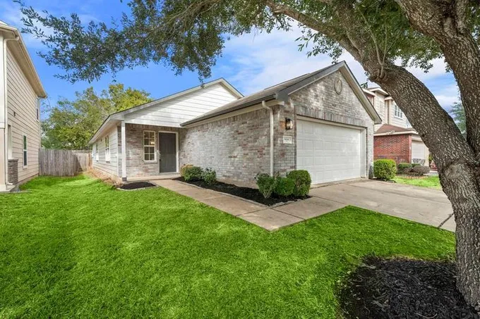 935 Staffordale Manor Ln, Houston, TX 77047  MLS# 71355771 for Sale