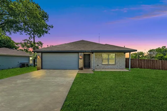 4904 Harlem Street, Fort Worth, TX 76105 for Sale
