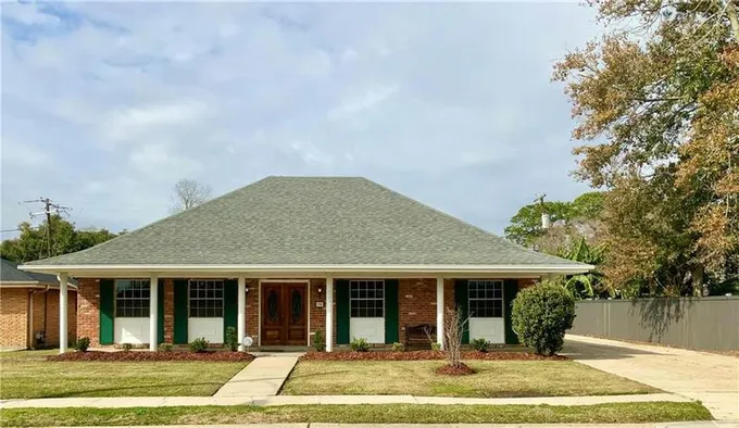 35 GRETNA BLVD, Gretna, LA 70053 Single Family Residence For Sale  MLS# 2431659