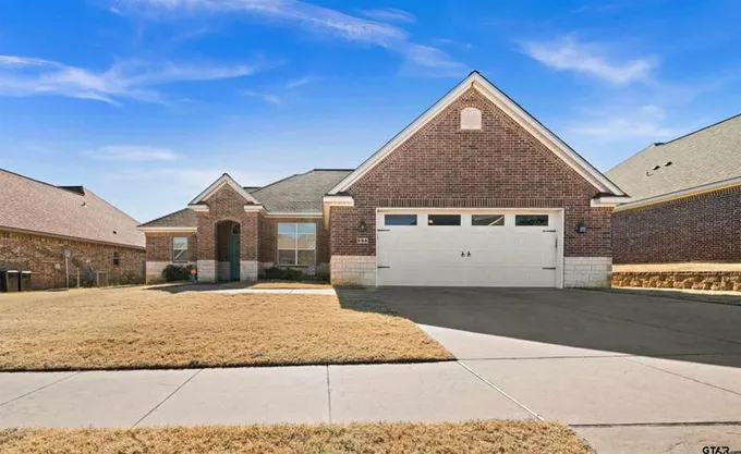 696 WHITE BEAR TRL, Lindale, TX 75771 Single Family Residence For Sale  MLS# 24001535