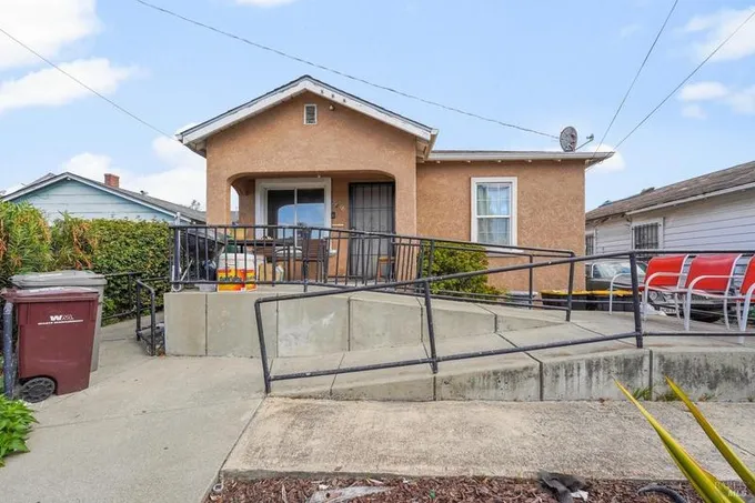 9016 Plymouth St, Oakland, CA 94603 - MLS 323930098 for Sale