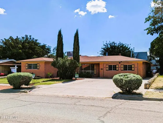 10020 CHEZELLE Drive, El Paso, TX 79925 for Sale