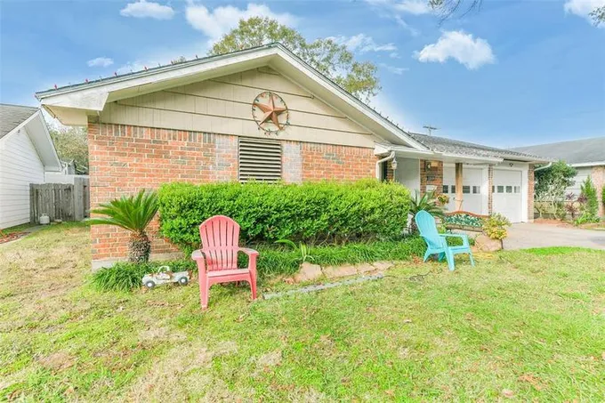 1210 Cypress St, Alvin, TX 77511 for Sale