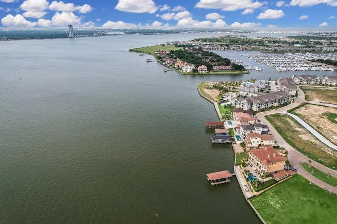2466 Beacon Cir, League City, TX 77573 for Sale