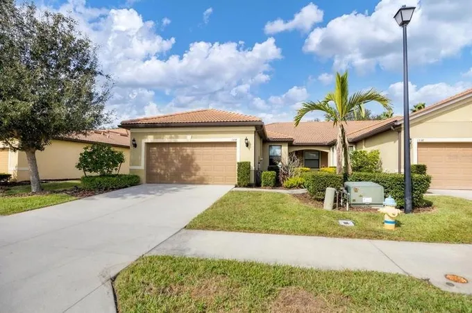 1334 Ballota Ln, North Port, FL 34289 - MLS D6134139 for Sale
