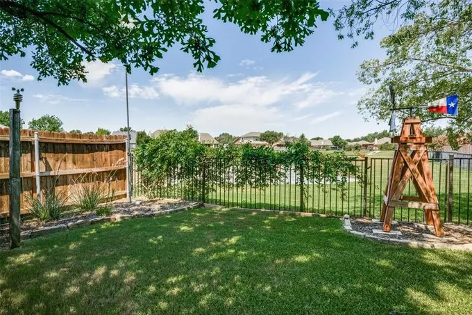 9704 Meadow Creek Dr, Denton, TX 76226 for Sale