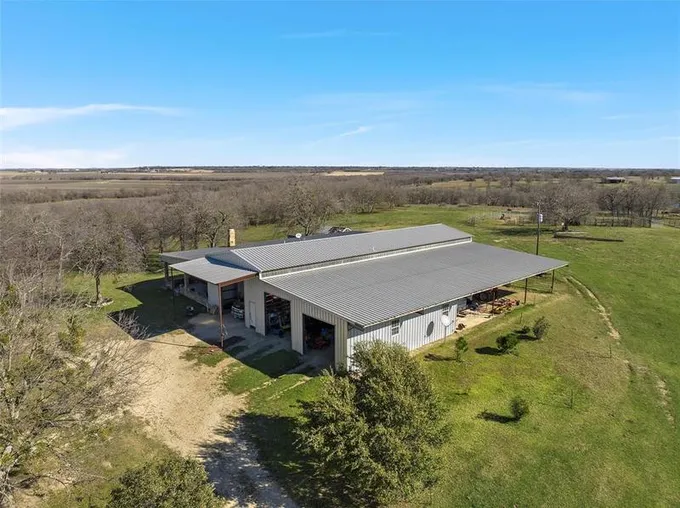 404 County Rd 459, Lott, TX 76656 for Sale