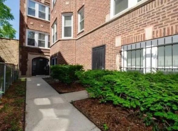 1724 W Juneway Terrace - Chicago, IL 60626 - Home For Rent
