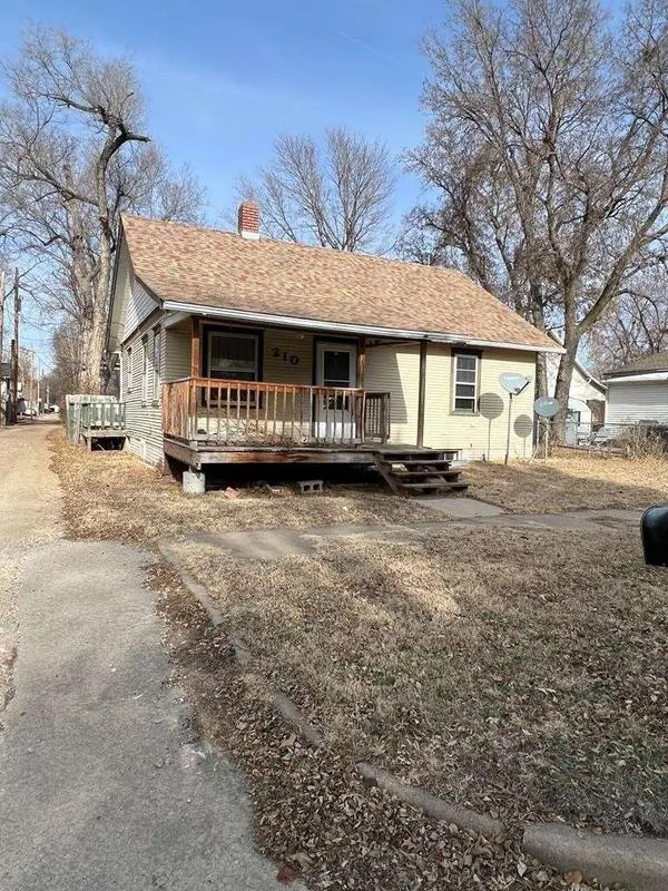 210 W Ellsworth Avenue, Salina, KS 67401  613919088 for Sale