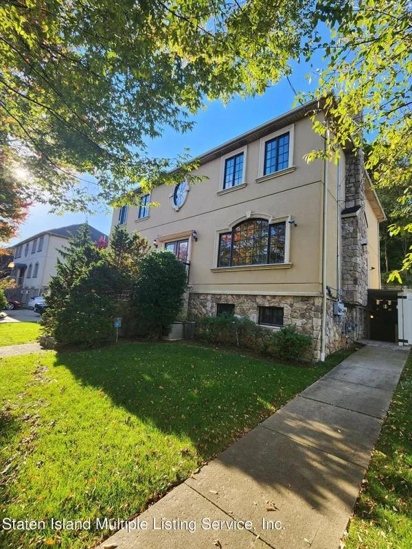 1829 Richmond Road for Sale