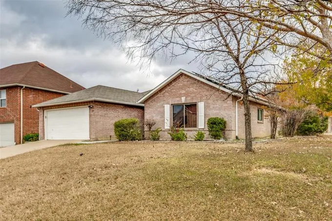 317 Willow Oak Drive, Fort Worth, TX 76112 for Sale