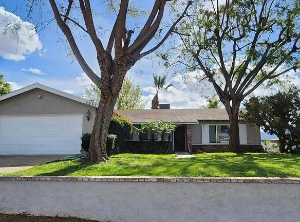 3532 Bluff St - Norco, CA 92860 - Home For Rent