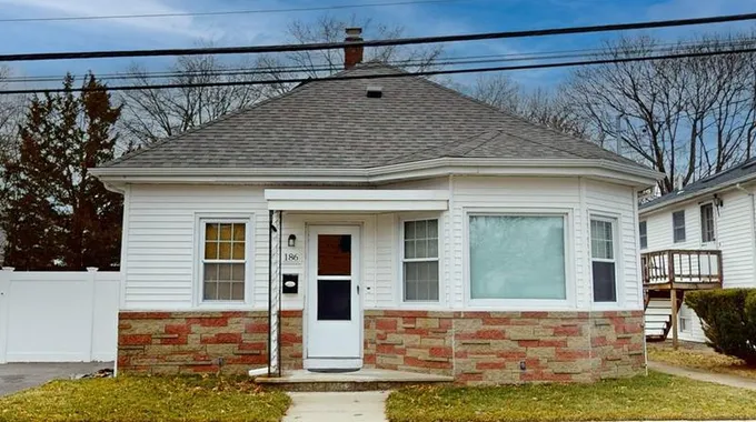 186 Lawn St, Providence, RI 02908 - MLS 1352654 for Sale