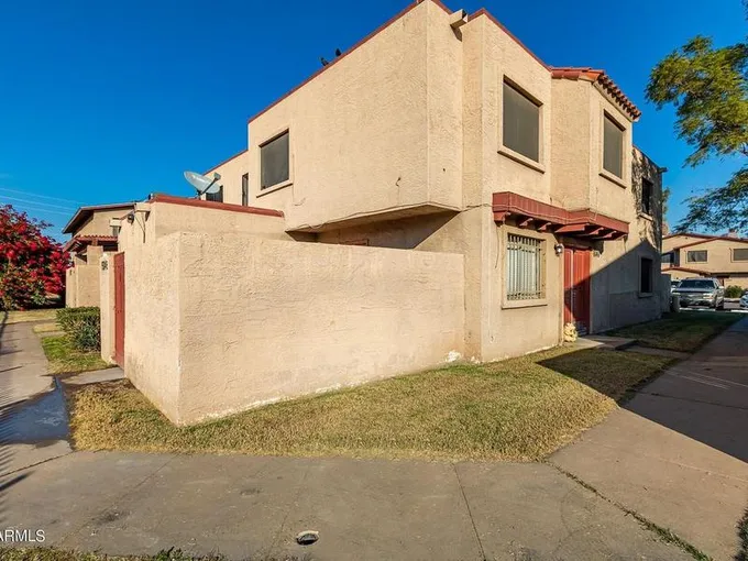 56227262  5041 North 40th Avenue for Sale