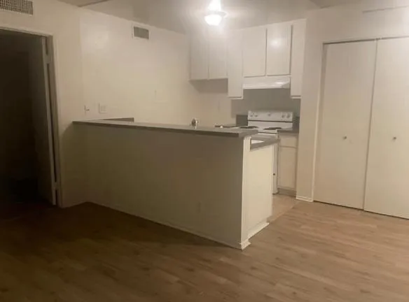 18618 Collins St - Los Angeles, CA 91356 - Home For Rent